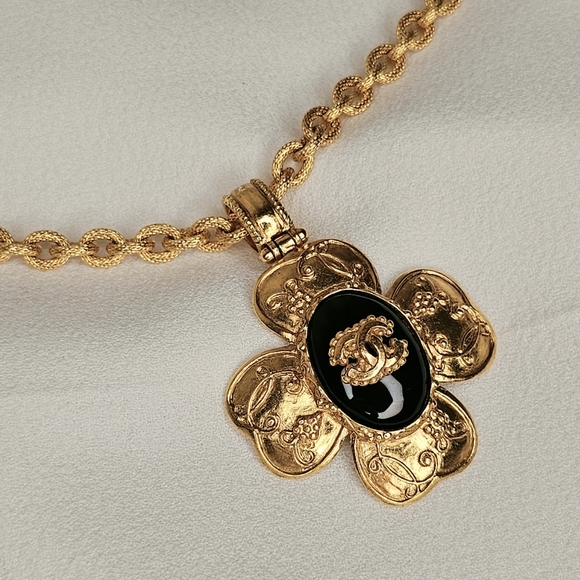 CHANEL Rare Gripoix Coco Mark 96A Gold Chain Necklace Black - Picture 8 of 17